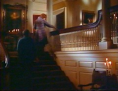 『血の唇』 1970　約56分：旧館の玄関広間から階段と吹抜回廊