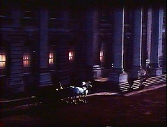 『バンパイア・ラヴァーズ』 1970　約7分：夜の将軍邸、玄関前