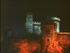 『ドラキュラ復活！ 血のエクソシズム』 1970　約1時間30分：城の外観、細部＋朝陽