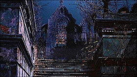 『ドラキュラ血の味』 1970　約32分：廃教会、階段の下から