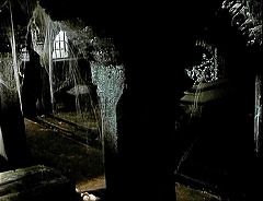『闇のバイブル 聖少女の詩』 1970　約35分：屋敷の地下納骨堂