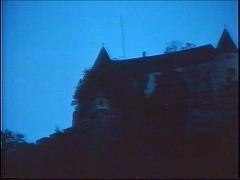 『恐怖の吸血美女』 1971　約50分：城の外観、夜・下から