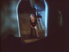 『恐怖の吸血美女』 1971　約1時間10分：夜の学校、階段　上から