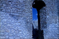 『レクイエム』 1971　約23分：内壁のアーチ口、奥に円塔への階段