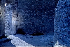 『レクイエム』 1971　約32分：内壁のアーチ口　右に円塔の基壇