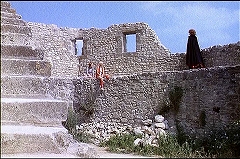 『レクイエム』 1971　約55分：城壁上の歩廊　左手前に円塔への階段