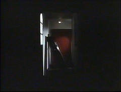『ヨーガ伯爵の復活』 1971　約1時間27分：館、狭めの廊下
