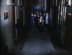 『ヨーガ伯爵の復活』 1971　約1時間27分：館、赤い蠟燭のある廊下