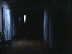 『ヨーガ伯爵の復活』 1971　約1時間29分：館、暗く荒れた廊下
