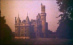 『淫虐地獄』 1971　約6分：城の外観、セピア調