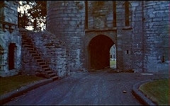『淫虐地獄』 1971　約14分：城門の手前から