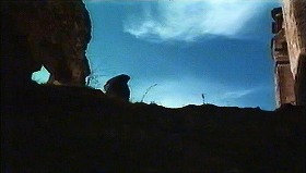『ワルプルギスの夜 － ウルフVSヴァンパイア －』 1971　約59分：廃墟の一角
