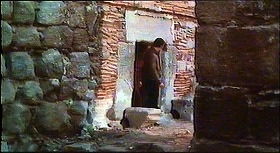 『ワルプルギスの夜 － ウルフVSヴァンパイア －』 1971　約1時間0分：廃墟の一角