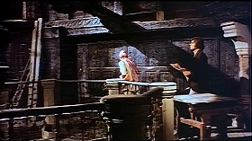 『処刑男爵』 1972　約23分：螺旋階段を上がりきった先