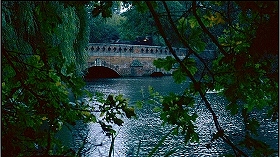 『ドラキュラ'72』 1972　約0分：橋、水辺の森