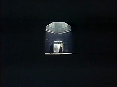 『ター博士の拷問地下牢』 1973　約12分：八角形の吹抜空間への通路