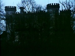 『吸血女地獄』 1973　約0分：城の外観、夜