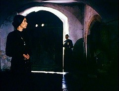 『吸血女地獄』 1973　約8分：玄関を入ったところ