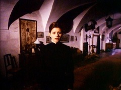 『吸血女地獄』 1973　約46分：二階廊下　ヘルガの部屋を出たところ