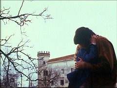 『吸血女地獄』 1973　約1時間3分：城の外観、部分