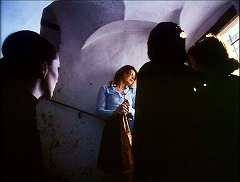 『吸血女地獄』 1973　約1時間6分：階段室、下から