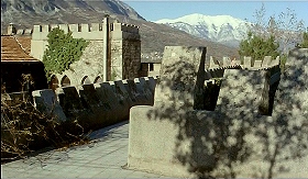 『イザベルの呪い』 1973　約38分：城壁の上の歩廊