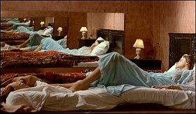 『イザベルの呪い』 1973　約1時間36分：ベッドと合わせ鏡