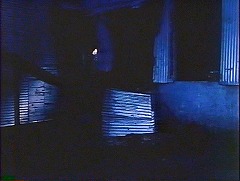 『レモーラ』 1973　約1時間7分：町　円柱(?)の並ぶ廃屋
