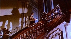 『リサと悪魔』 1973　約30分：玄関広間右奥の階段
