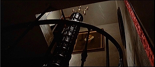 『ヴェルヴェットの森』 1973　約1時間25分：鉄製螺旋階段、下から