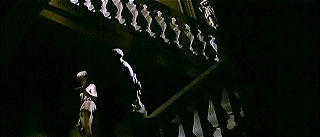 『悪魔の凌辱』 1974　約52分：主階段