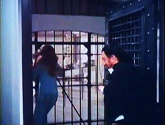 『Mr.バンピラ　眠れる棺の美女』 1974　約8分：城の地下　格子戸の奥は実験室