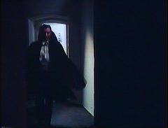 『Mr.バンピラ　眠れる棺の美女』 1974　約8分：城、地下の廊下