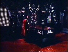 『Mr.バンピラ　眠れる棺の美女』 1974　約8分：城、柩の安置室