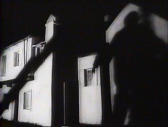『ヤング･フランケンシュタイン』 1974　約1時間11分：夜の村＋大きな影