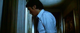 『幽霊屋敷の恐怖　血を吸う人形』 1970　約8分：二階廊下＋右の壁にティツィアーノ《クピードーに目隠しをするウェヌス》？