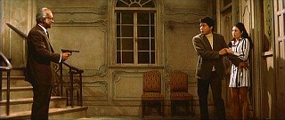 『幽霊屋敷の恐怖　血を吸う人形』 1970　約1時間7分：玄関広間