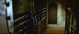 『血を吸う薔薇』 1974　約14分：学長邸、地下の酒蔵