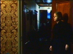 『ラ・パロマ』 1974　約39分：ある部屋、扉の向こうに廊下