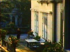 『ラ・パロマ』 1974　約1時間16分：壁　一階、斜め上から