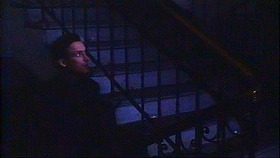 『デ　ジャ　ヴュ』 1987　約28分：城　階段から二階(?)へ