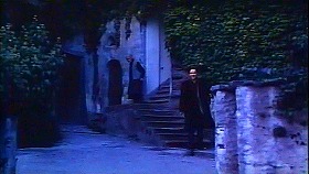 『デ　ジャ　ヴュ』 1987　約33分：城　玄関先