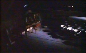 『季節のはざまで』 1992　約15分：屋根裏、上から　手前にのぼり階段