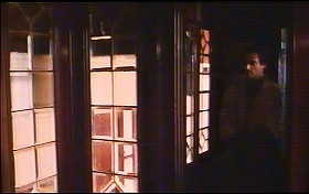 『季節のはざまで』 1992　約19分：エレヴェイター内＋鏡