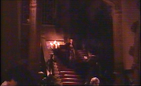 『季節のはざまで』 1992　約45分：サヴォイ・ホテルの大階段