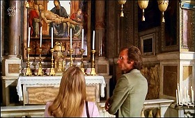 『影なき淫獣』 1973　約13分：教会の側廊礼拝堂、奥にペルジーノ《ピエタ》