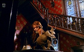 『影なき淫獣』 1973　約35分：ダニエラと叔父のアパルトマン、階段つき