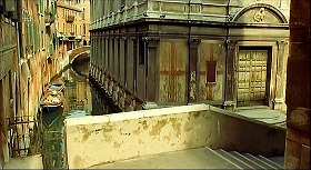 『赤い影』 1973　約1時間8分：運河、橋、階段
