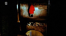 『赤い影』 1973　約1時間44分：螺旋階段を上がった先の小部屋