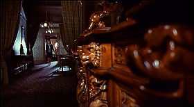 『ヘルハウス』 1973　約1時間19分：二階(?)廊下